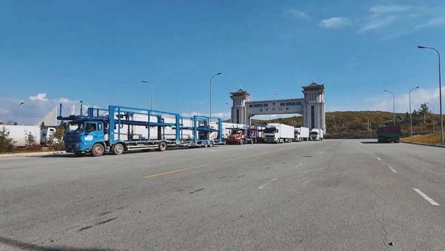 綏芬河公路口岸高效應(yīng)對貨運高峰多措并舉保障跨境通道暢通